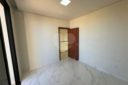 Casa à venda com 5 quartos, sendo 4 suítes, no condomínio Golden Ville, Itapetininga - SP