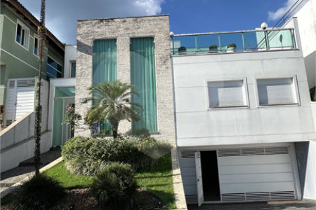 Casa à venda com 3 quartos, sendo 2 suítes, no condomínio Mirante do Horto, São Paulo - SP