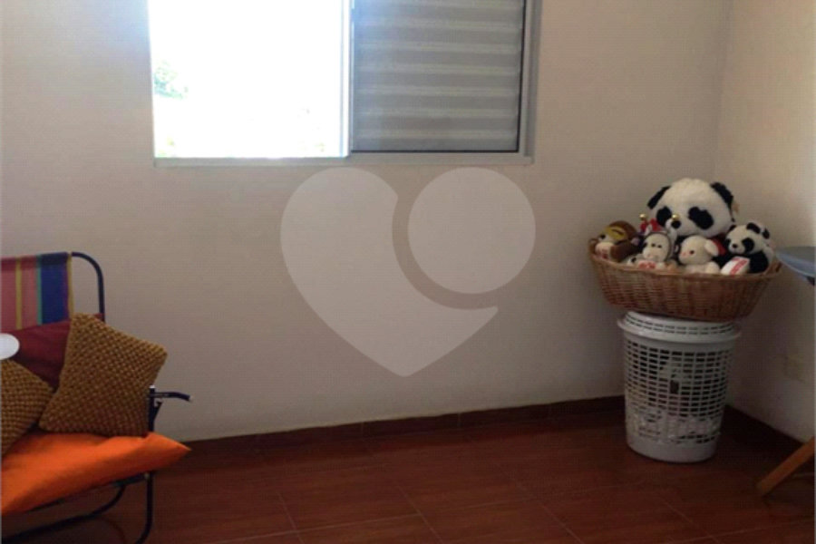 Casa à venda com 3 quartos, sendo 1 suíte, no condomínio Coelho III, São Paulo - SP