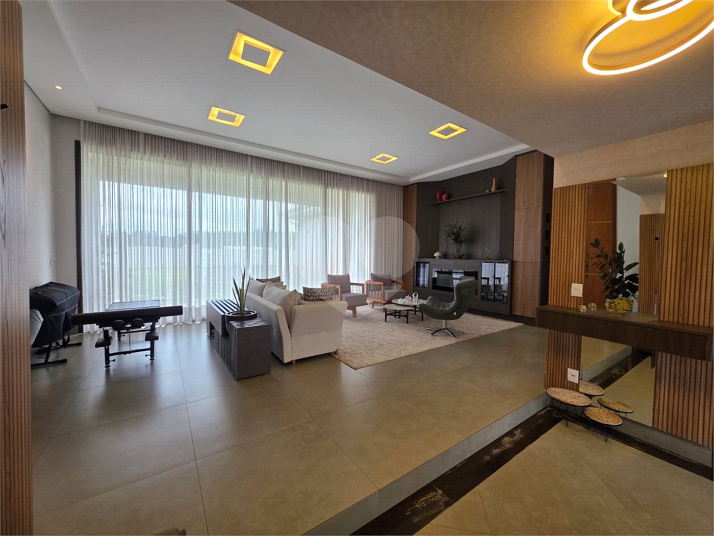 Casa à venda com 4 suítes no condomínio Residencial Jardim Primavera, Louveira - SP