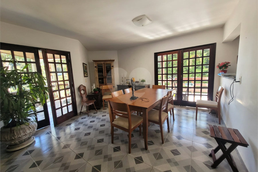 Casa à venda com 3 quartos, sendo 1 suíte, no condomínio Alpes da Cantareira, Mairiporã - SP