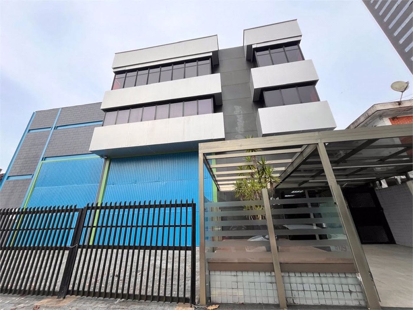 Prédio Corporativo em Santos | 4 Pavimentos | Galpão com Pé-Direito Duplo | Estrutura para +200 Pessoas | Compra Ou Locação
