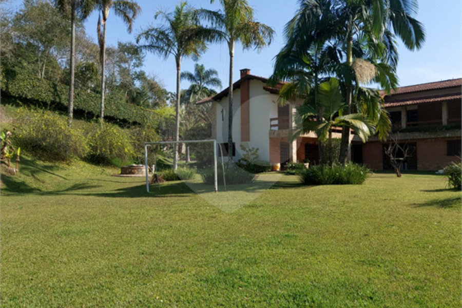 Sobrado à venda com 4 quartos, sendo 1 suíte, em Serra da Cantareira, Mairiporã, SP