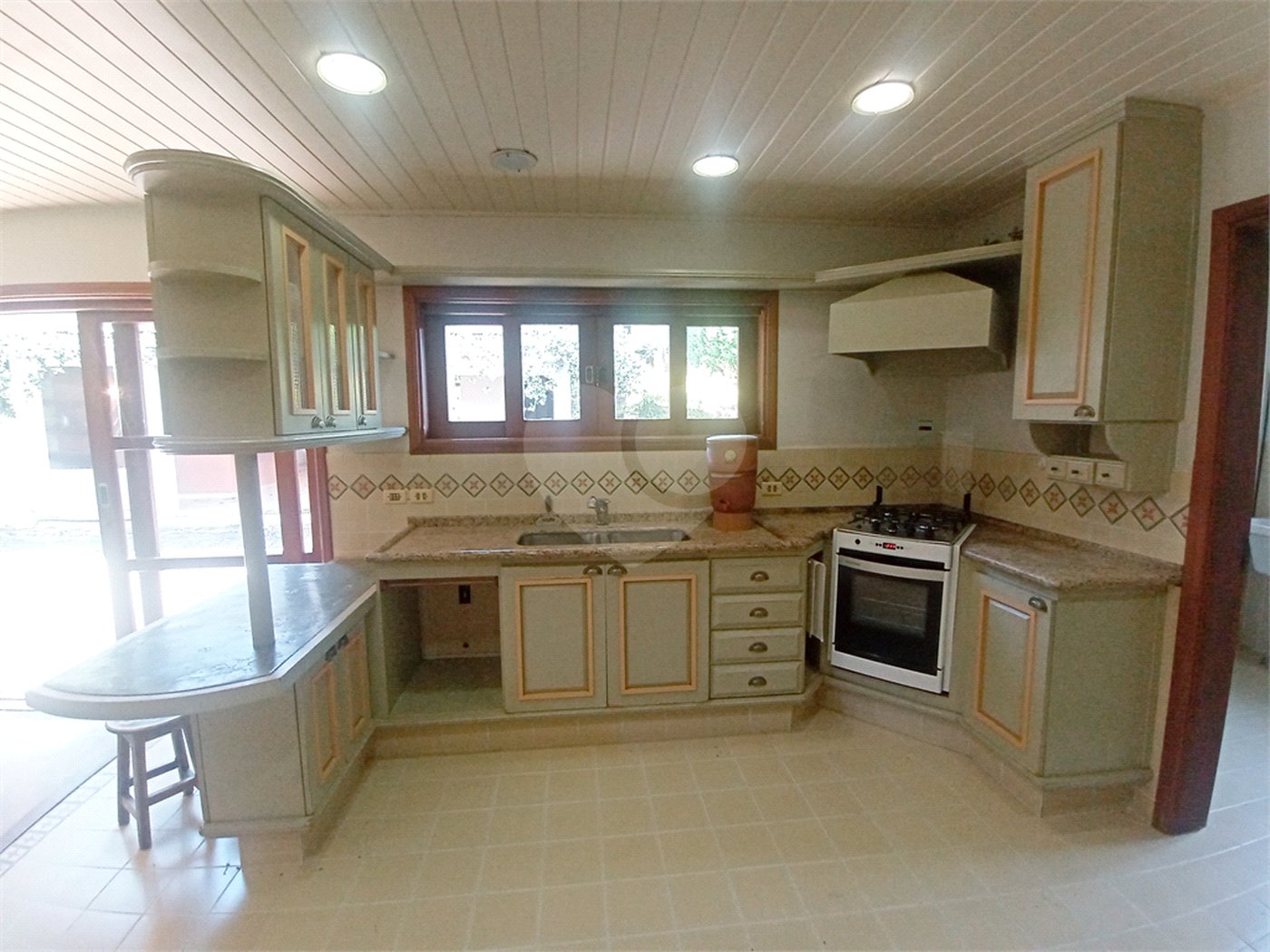 Casa à venda com 3 quartos, sendo 1 suíte,  no condomínio Estância Marambaia, Vinhedo - SP