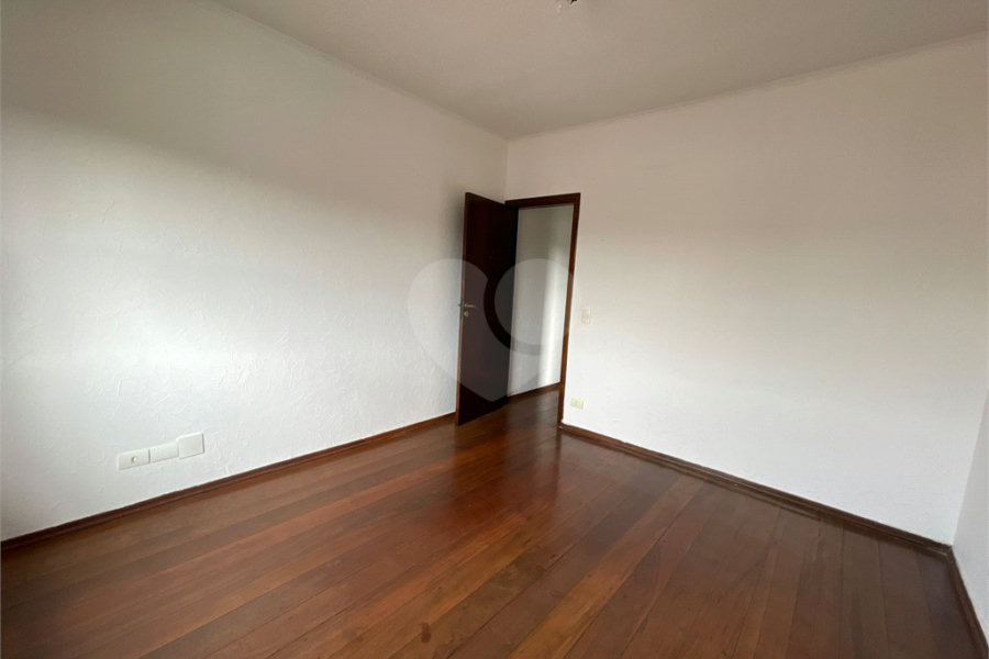 Sobrado à venda com 4 quartos, sendo 1 suíte, em Vila Nova Cachoeirinha, São Paulo, SP