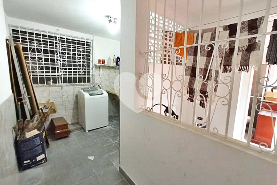 Casa Santa Teresinha | 4 Suítes | 280m² | 3 Vagas | Excelente Localização