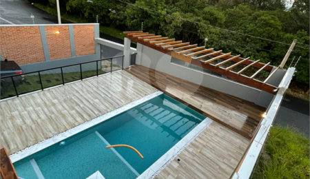 Sobrado à venda com 2 quartos, sendo 1 suíte,  em Parque das Bromélias, São João da Boa Vista, SP