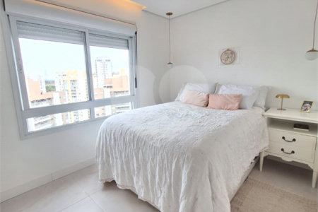 Apartamento à venda com 3 quartos, sendo 1 suíte,  em Vila Andrade, São Paulo, SP