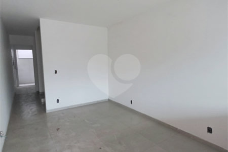 Casa à venda com 2 suítes no condomínio Residencial Marlene Correia, Rio de Janeiro - RJ