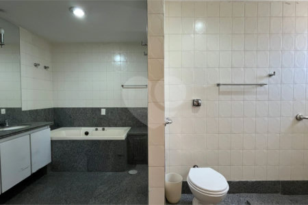 Apartamento à venda com 4 quartos, sendo 3 suítes, em Itaim Bibi, São Paulo, SP