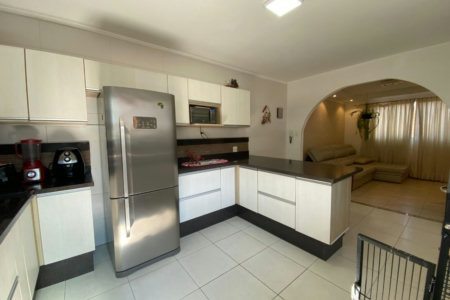Casa com 2 dormitórios à venda, 127 m² por R$ 640.000,00 - Marapé - Santos/SP