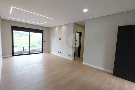 Casa à venda com 5 suítes no condomínio Figueira Garden, Atibaia - SP