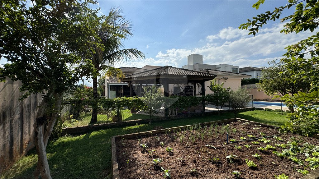 Casa à venda com 4 quartos, sendo 3 suítes, no condomínio Terras de Mont Serrat, Salto - SP