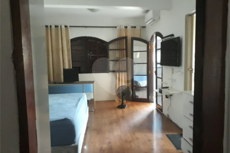 Casa à venda com 4 quartos, sendo 2 suítes, em Jardim Rosina, São Paulo, SP