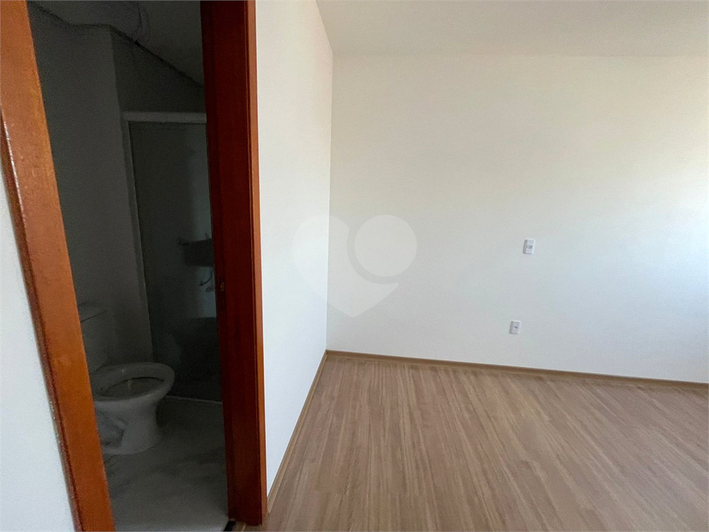 Apartamento à venda com 2 quartos, sendo 1 suíte,  em Parada Inglesa, São Paulo, SP
