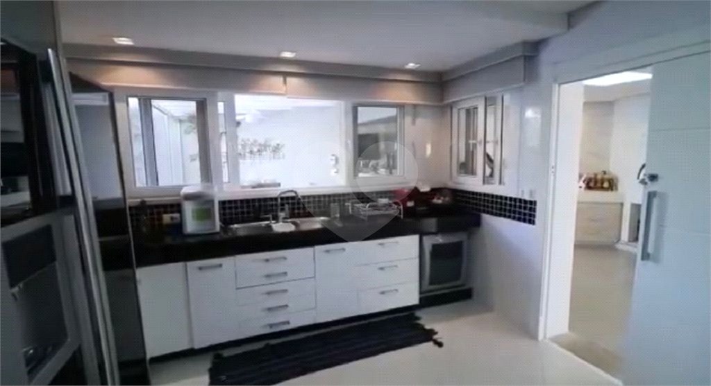 Casa à venda com 5 suítes no condomínio Parque Arco Iris, Atibaia - SP