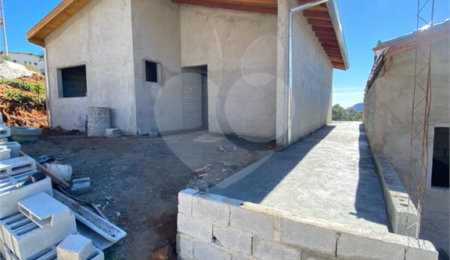 Casa à venda com 2 quartos, sendo 1 suíte,  no condomínio Águas de São Pedro, Mairiporã - SP