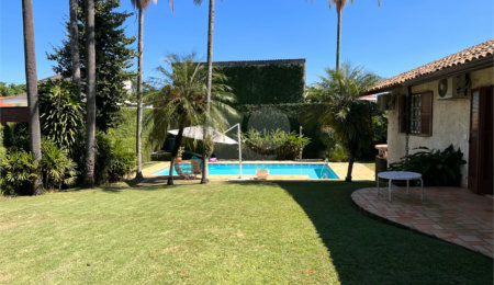 Casa Térrea à venda com 5 quartos, sendo 3 suítes,  em Interlagos, São Paulo, SP