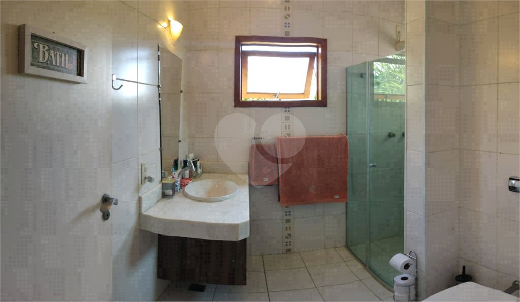 Casa à venda com 4 quartos, sendo 2 suítes, no condomínio Fazendinha Chácara Vale do Rio Cotia, Carapicuíba - SP