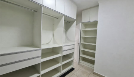 Casa à venda com 3 quartos, sendo 1 suíte,  no condomínio Ponta de Leste, São Paulo - SP