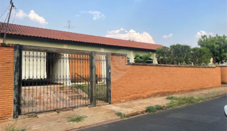 Casa à venda com 3 quartos, sendo 1 suíte, no Centro, Araraquara, SP