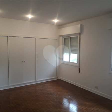 Casa à venda com 4 quartos, sendo 1 suíte, em Pacaembu, São Paulo, SP