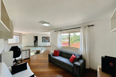 Casa à venda com 4 quartos, sendo 2 suítes,  no condomínio Granja Vianna II, Cotia - SP