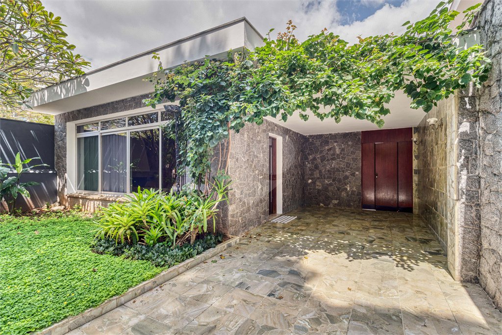 Casa Térrea à venda com 3 quartos, sendo 1 suíte,  em Alto da Boa Vista, São Paulo, SP