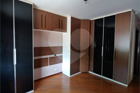 Sobrado à venda com 3 quartos, sendo 1 suíte,  em Jardim Pinheiros, São Paulo, SP