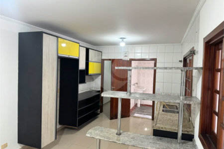 Sobrado à venda ou para alugar com 3 suítes em Vila Sônia, São Paulo, SP