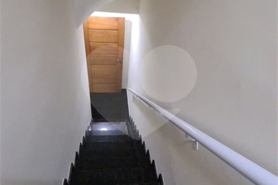 Casa à venda com 3 quartos, sendo 1 suíte, no condomínio Alvorada Parque Vitória, São Paulo - SP