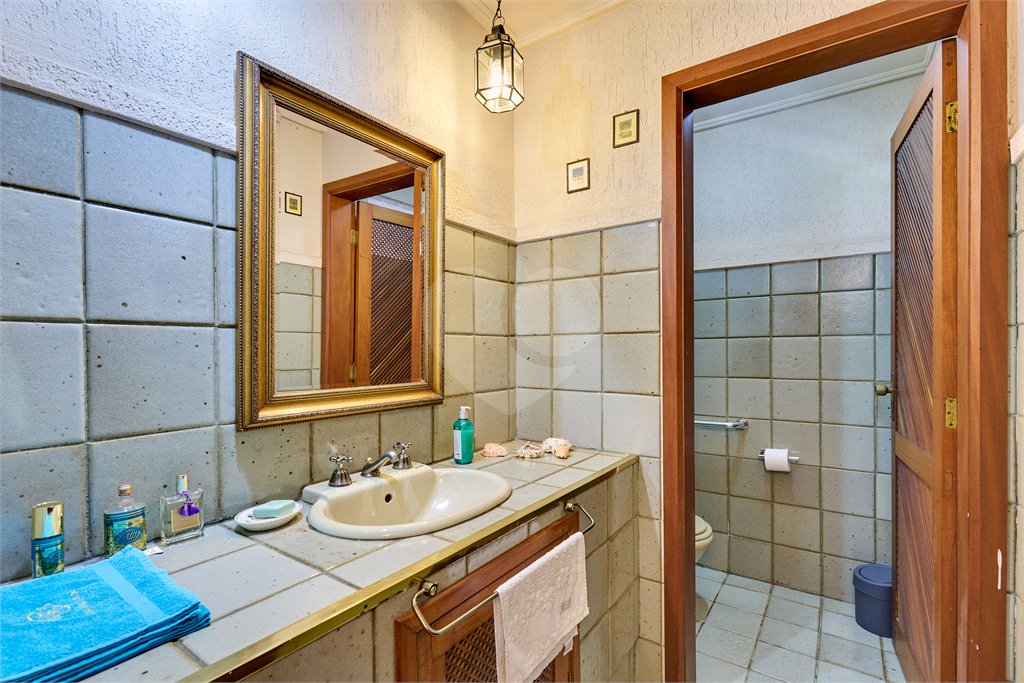 Casa à venda com 4 quartos, sendo 2 suítes, em Jardim Cordeiro, São Paulo, SP
