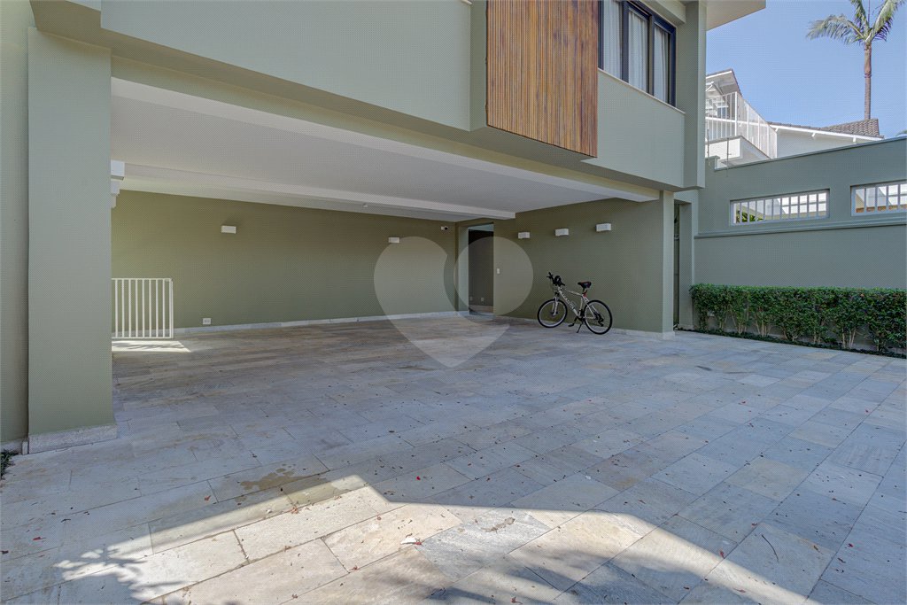 Casa à venda ou para alugar com 5 suítes em Alto da Boa Vista, São Paulo, SP