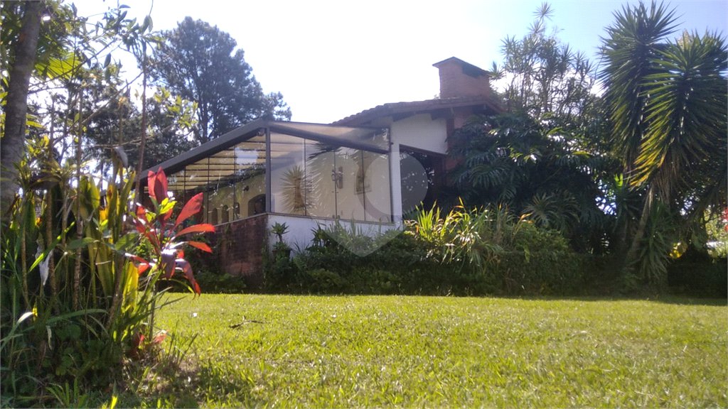 Casa à venda com 5 quartos, sendo 3 suítes, no condomínio Alpes da Cantareira, Mairiporã - SP