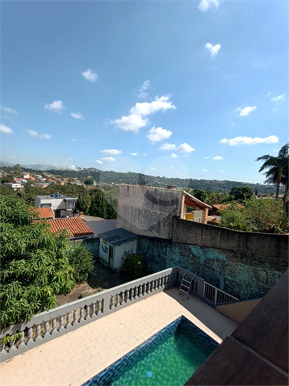 Casa à venda com 4 quartos, sendo 1 suíte, no condomínio Shangri-la, Atibaia - SP