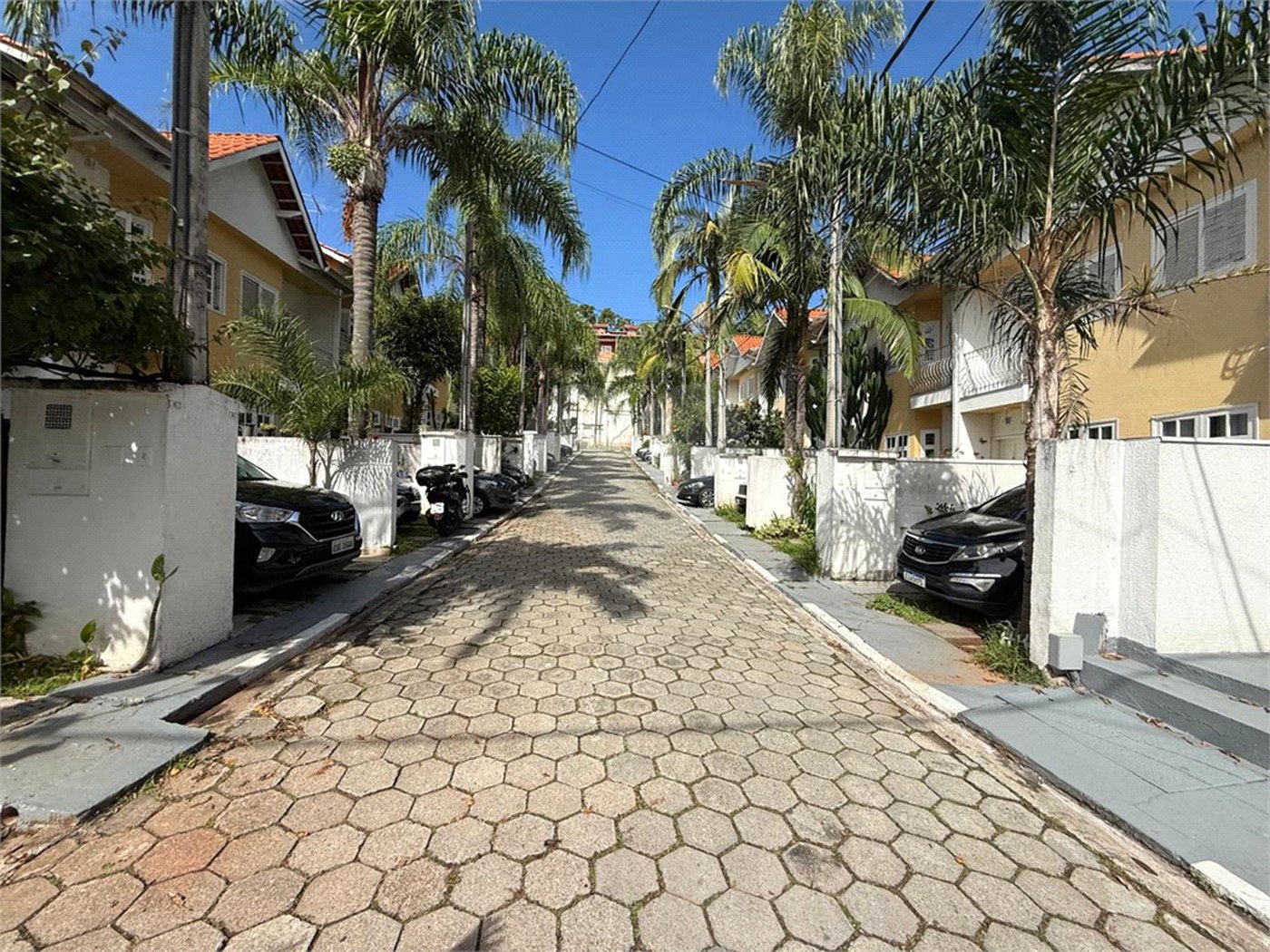 Casa à venda com 2 suítes no condomínio Village Palmas, São Paulo - SP