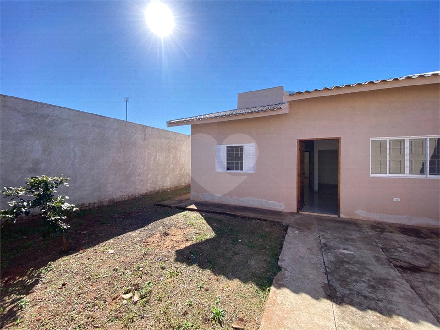 Casa à venda com 3 quartos, sendo 1 suíte, em Jardim Primavera I, Ponta Porã, MS