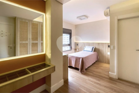 Apartamento à venda com 2 quartos, sendo 1 suíte,  em Vila Olímpia, São Paulo, SP