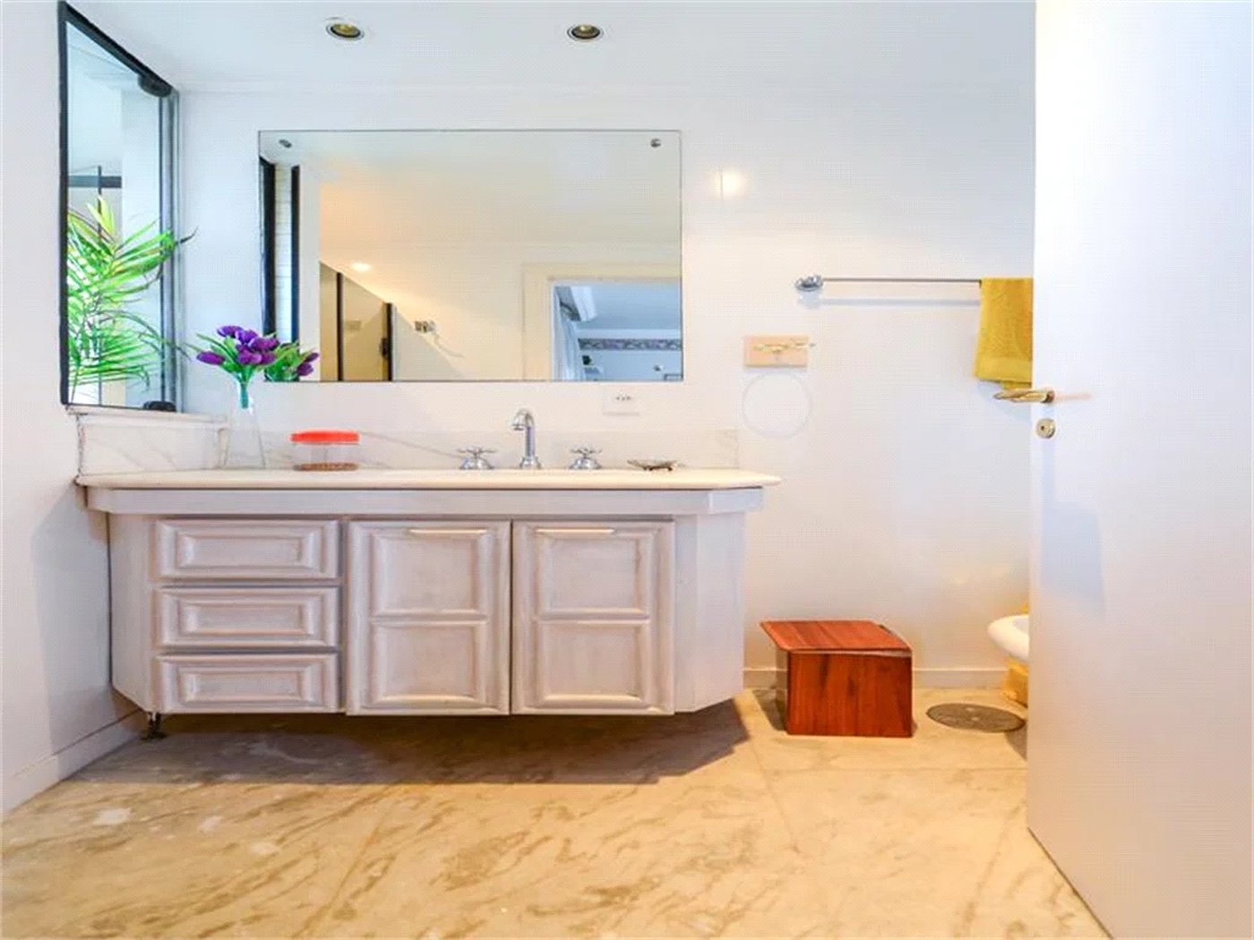 Apartamento à venda com 3 suítes em Vila Suzana, São Paulo, SP