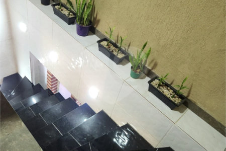 Sobrado à venda ou para alugar com 3 quartos, sendo 13 suítes, em Jardim São Paulo(zona Norte), São Paulo, SP
