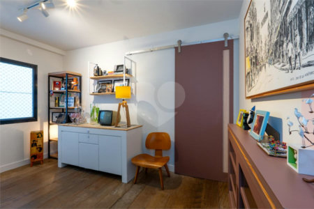 Apartamento à venda com 3 quartos, sendo 1 suíte, em Jardim Morumbi, São Paulo, SP