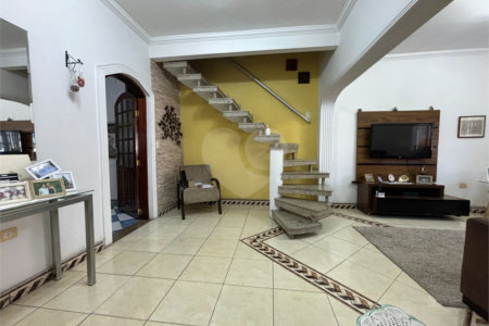 Casa à venda com 3 quartos, sendo 1 suíte, em Vila Galvão, Guarulhos, SP