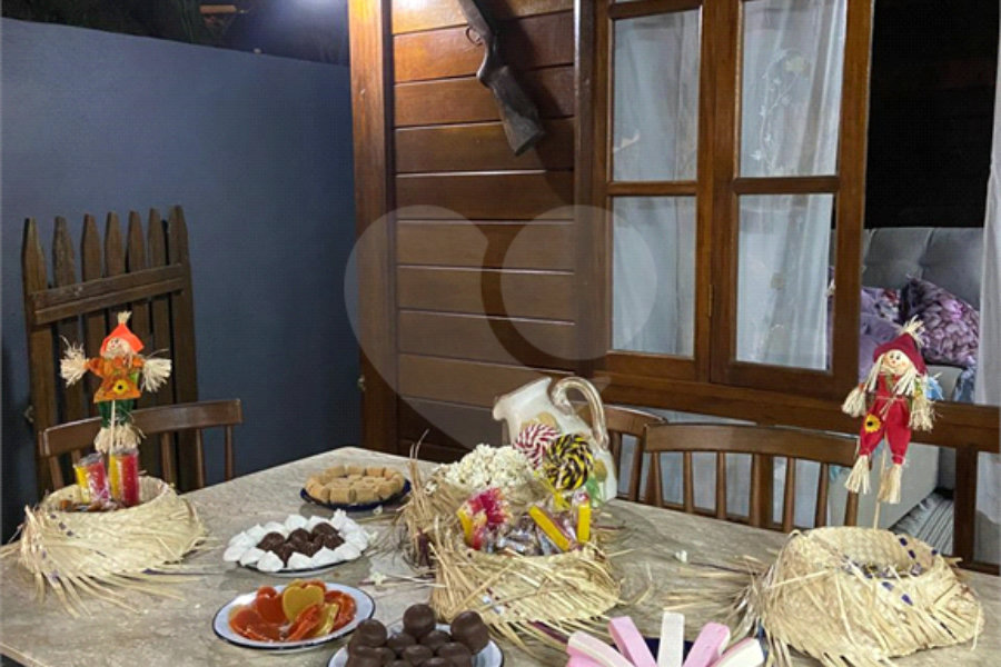 Casa à venda com 3 quartos, sendo 1 suíte, no condomínio Associação Reserva das Hortênsias, Mairiporã - SP