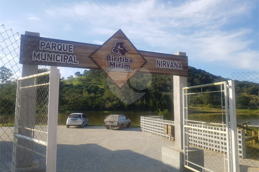 Chácara à venda com 4 quartos, sendo 1 suíte, no Centro, Biritiba-mirim, SP