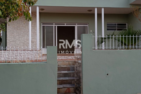 Casa à venda ou para alugar com 3 quartos, sendo 1 suíte,  no Centro, Angatuba, SP