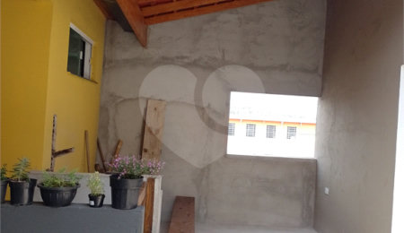 Casa à venda com 2 suítes em Jardim Layr, Mogi das Cruzes, SP