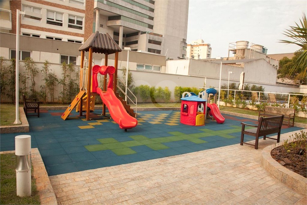 Apartamento à venda com 3 quartos, sendo 1 suíte,  em Vila Olímpia, São Paulo, SP