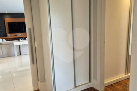 Apartamento à venda com 3 suítes em Campo Belo, São Paulo, SP