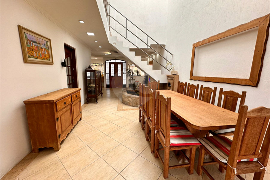 Casa à venda com 5 quartos, sendo 3 suítes, no condomínio Jd Itatinga, São Paulo - SP