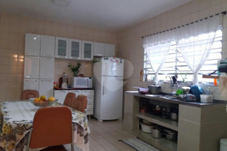 Casa à venda com 4 quartos, sendo 1 suíte,  em Jardim Helga, São Paulo, SP